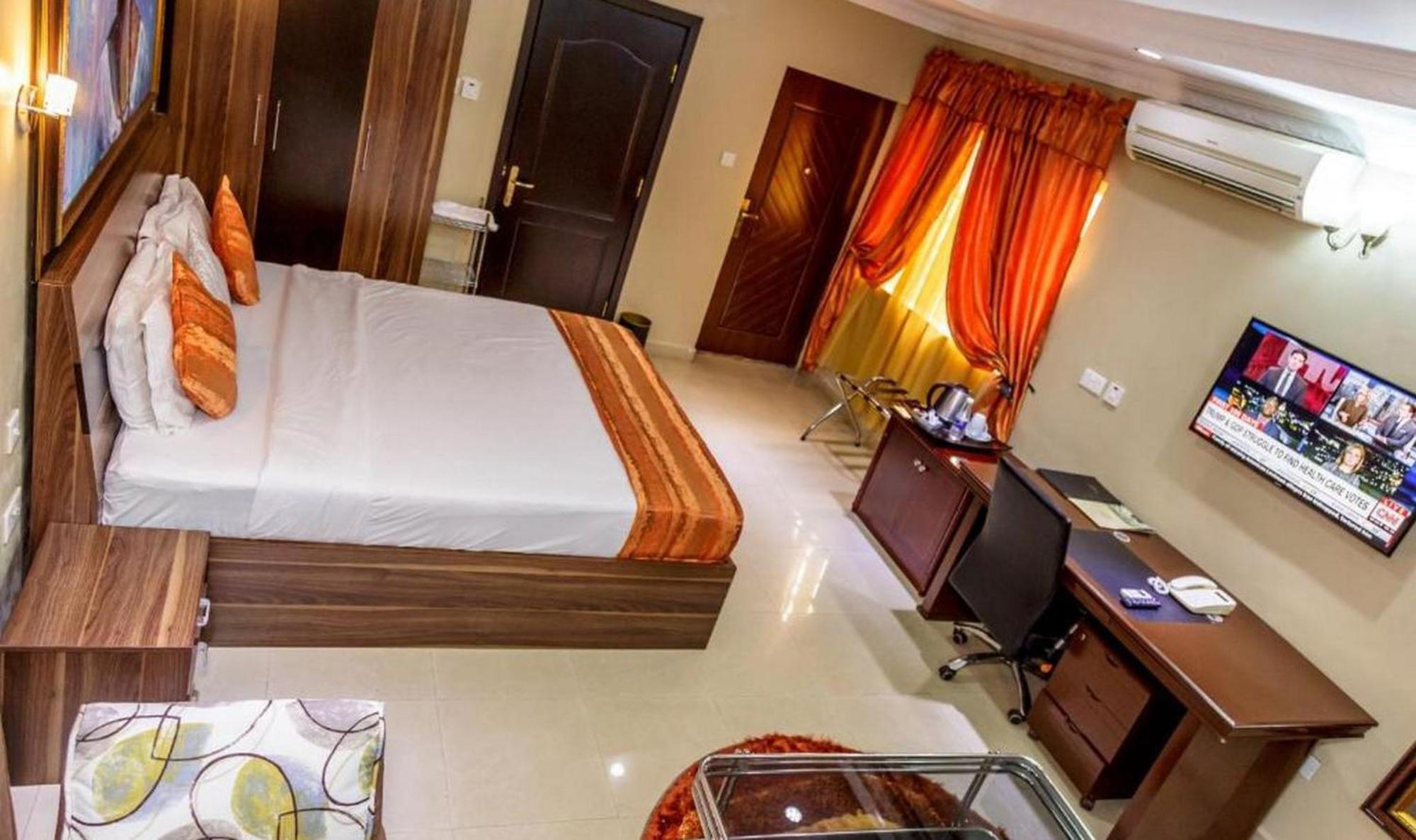 Room In Lodge - Apartment Royale Hotel-3 Bd Apartment Ikeja Dış mekan fotoğraf