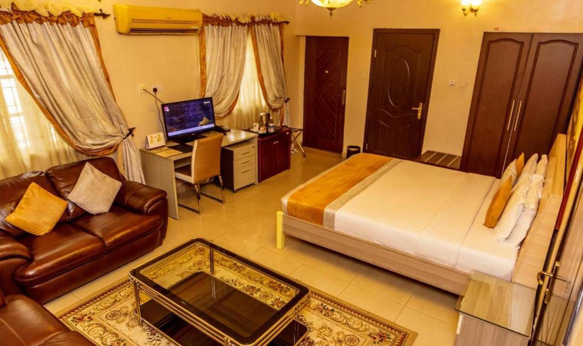 Room In Lodge - Apartment Royale Hotel-3 Bd Apartment Ikeja Dış mekan fotoğraf