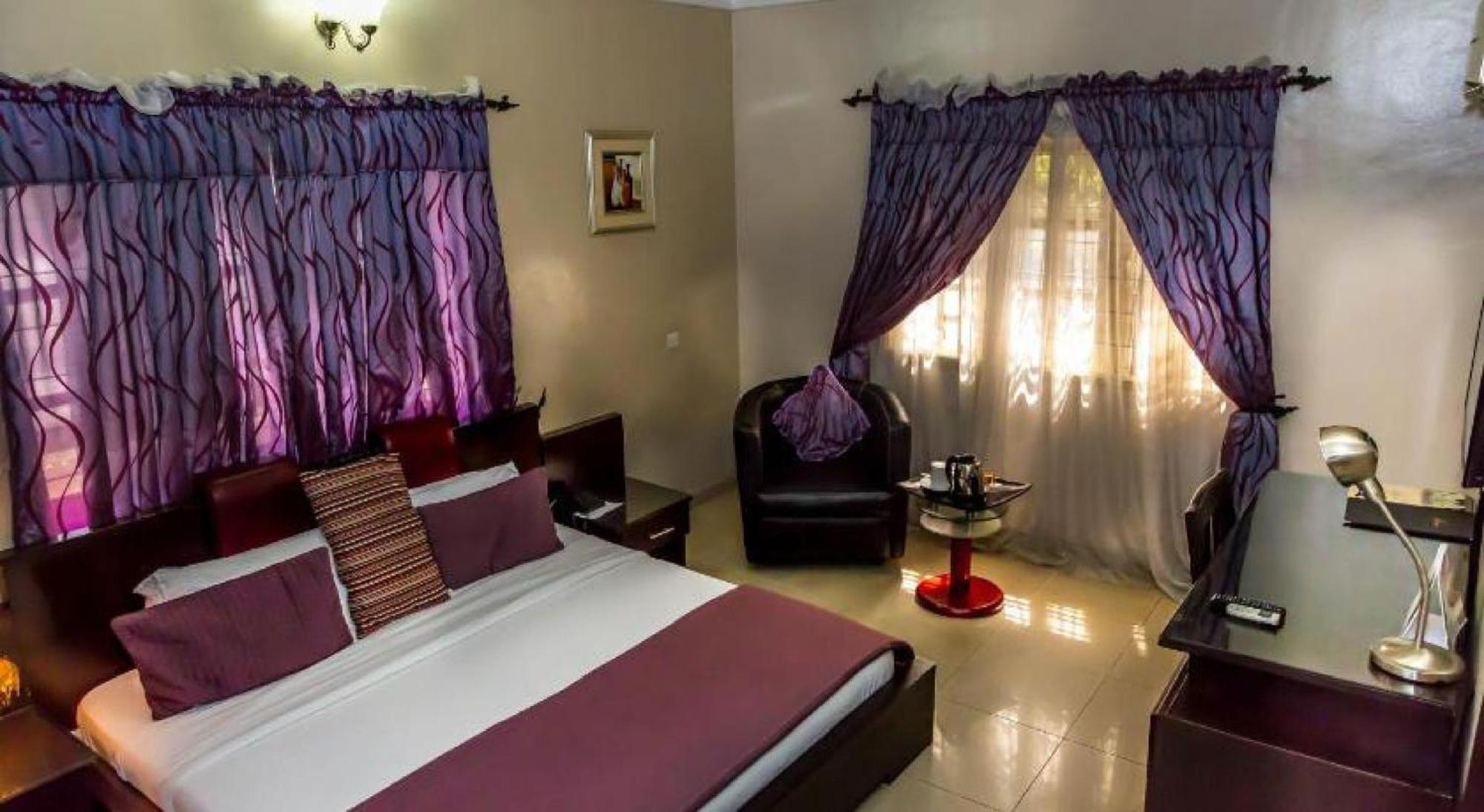 Room In Lodge - Apartment Royale Hotel-3 Bd Apartment Ikeja Dış mekan fotoğraf