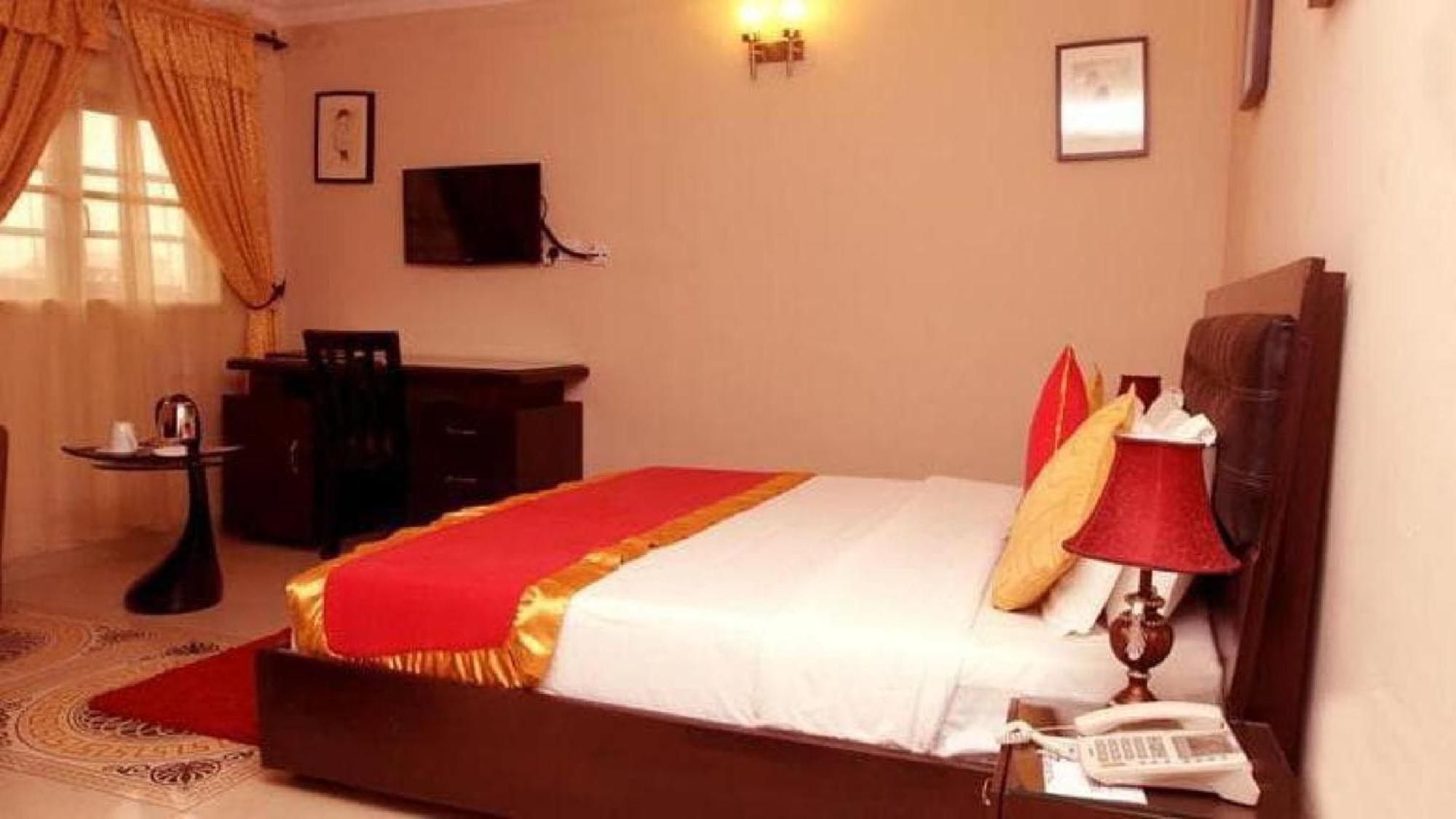 Room In Lodge - Apartment Royale Hotel-3 Bd Apartment Ikeja Dış mekan fotoğraf