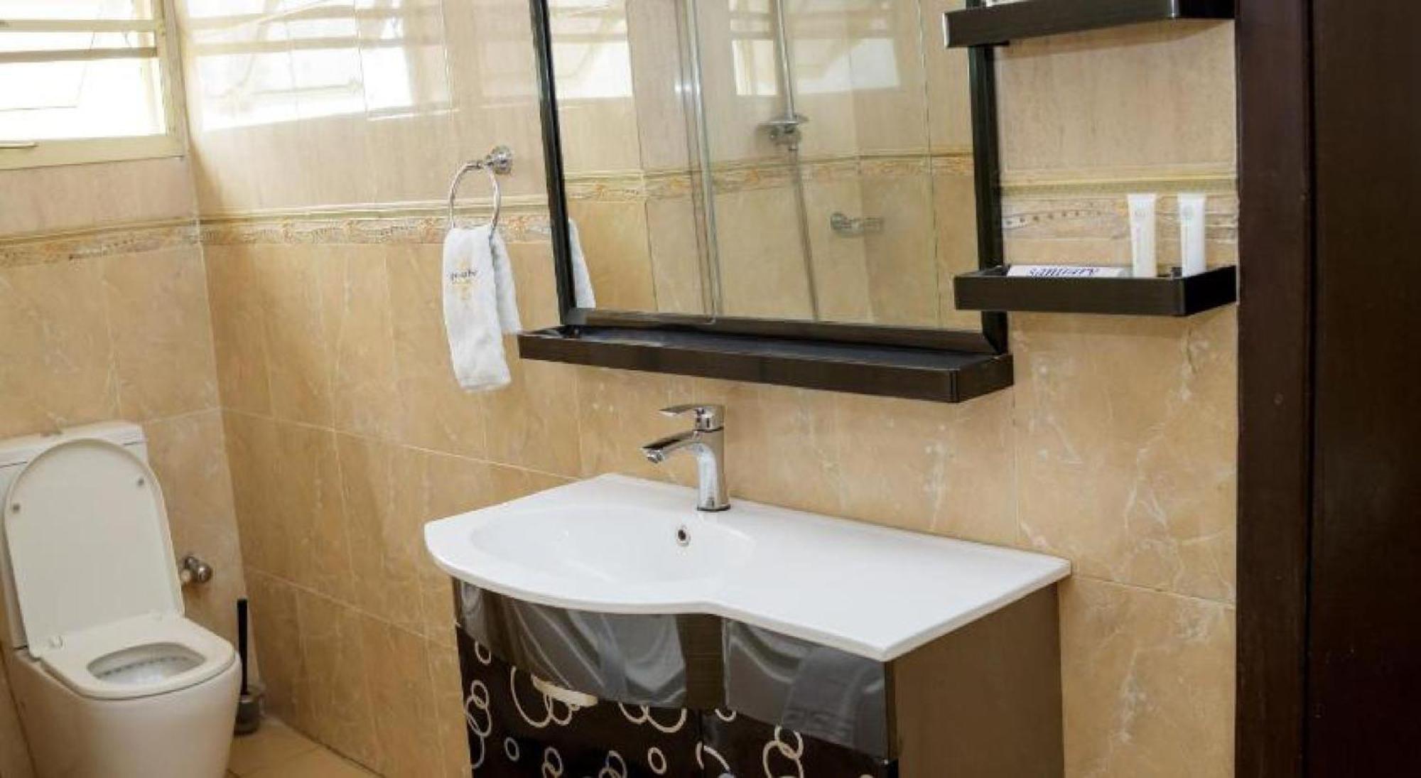 Room In Lodge - Apartment Royale Hotel-3 Bd Apartment Ikeja Dış mekan fotoğraf
